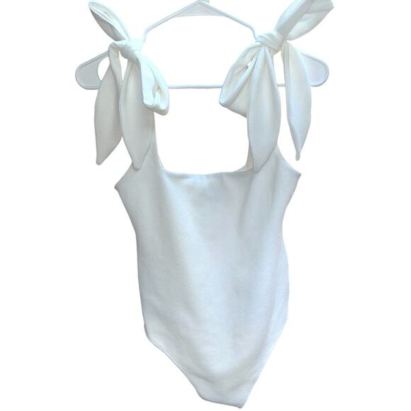 NWT Show Me Your MuMu Gidget Bow Bodysuit in White Bone Size Medium Retail $98 - Picture 4 of 7